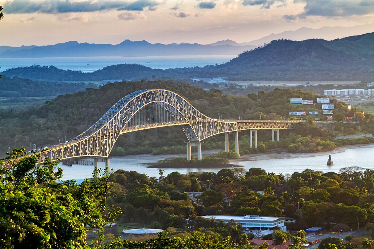 426003bridge of the americas over the panama canal