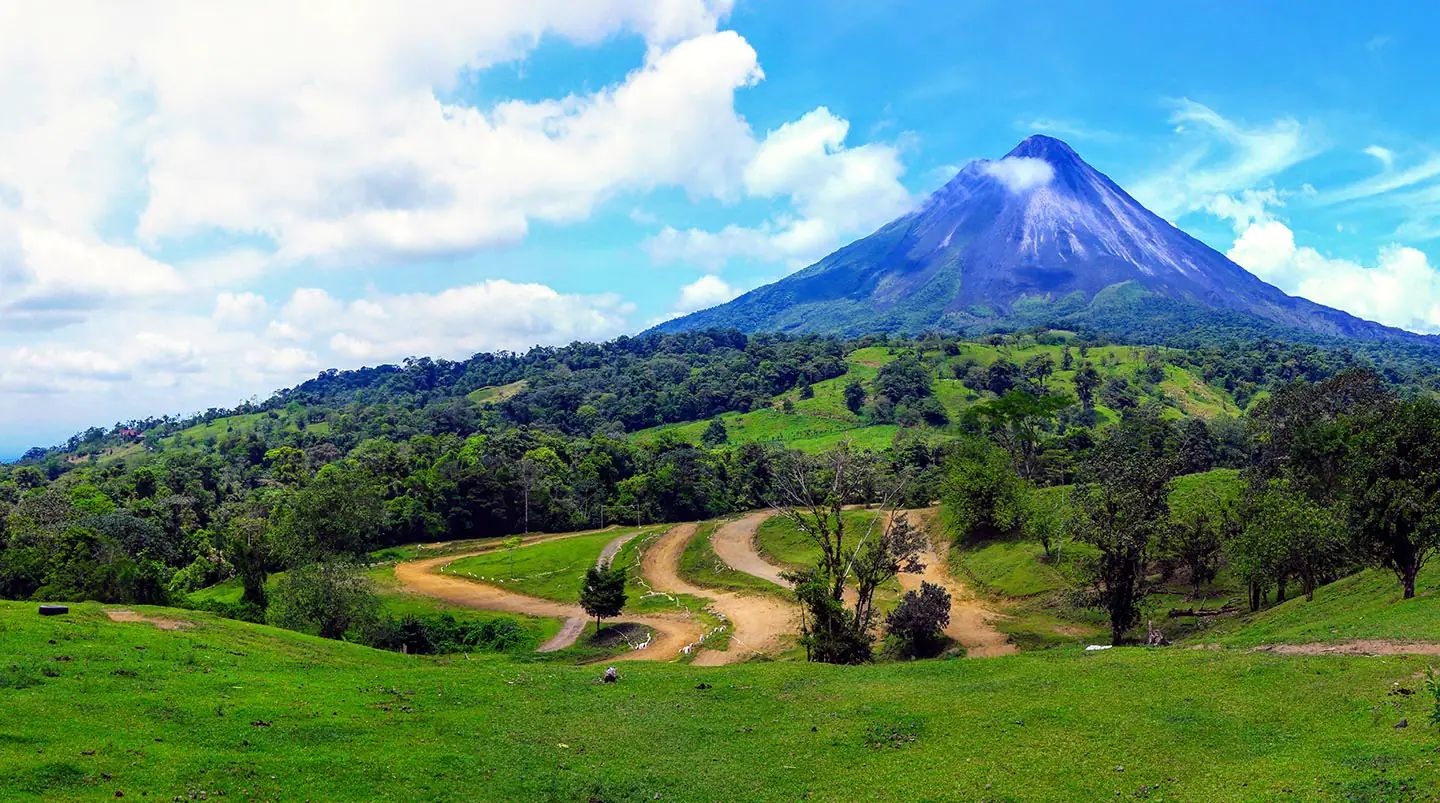 462995arenal volcano  puerto caldera  costa rica